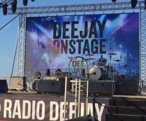 deejay on stage 2016